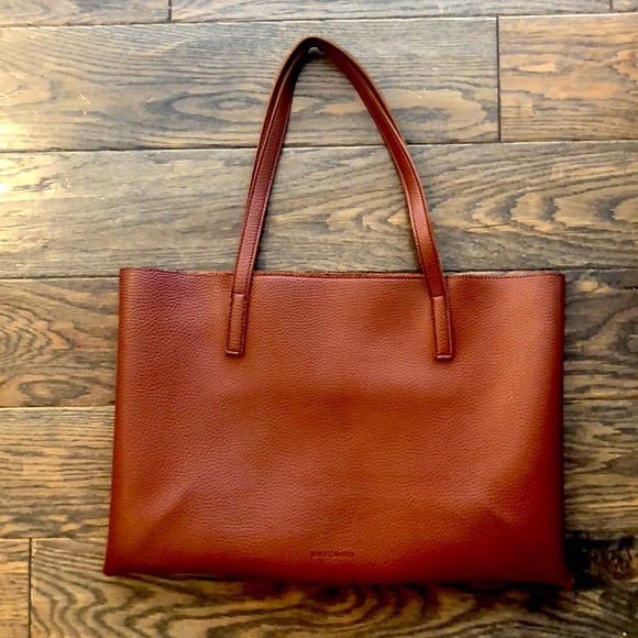 Vince Camuto, medium sized tote. - Picture 2 of 3